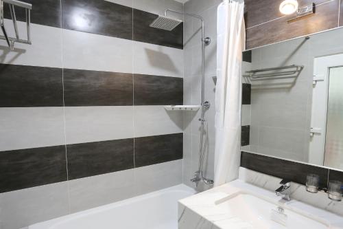 Phòng tắm tại SABINA Residence - HCM