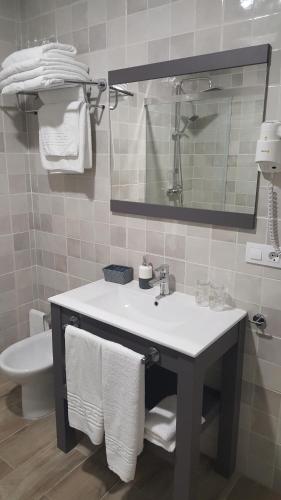 Ein Badezimmer in der Unterkunft Hotel Apartamentos MPD
