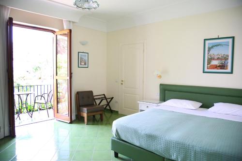 Un pat sau paturi într-o cameră la A Casa Dei Nonni