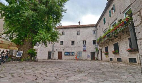 a person standing in front of a large building at Guesthouse Nikoleta in Kotor