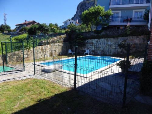 Πισίνα στο ή κοντά στο Villa La Ballena de Sonabia