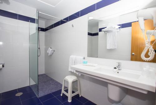 a bathroom with a sink and a shower at Hotel Voramar in Benidorm