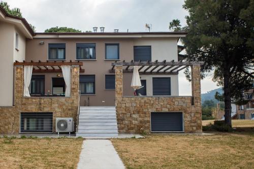 Daphne, Beachfront House Glarokavos #FeelsLikeHome