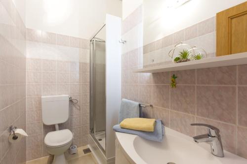 Phòng tắm tại Apartments Tamaris