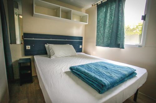 A bed or beds in a room at Camping Parco Capraro
