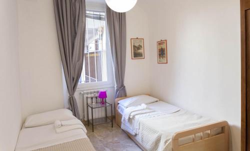 A bed or beds in a room at Between Termini & Colosseo