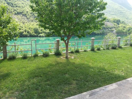 Φυσικό τοπίο κοντά σε αυτή η παραθεριστική κατοικία