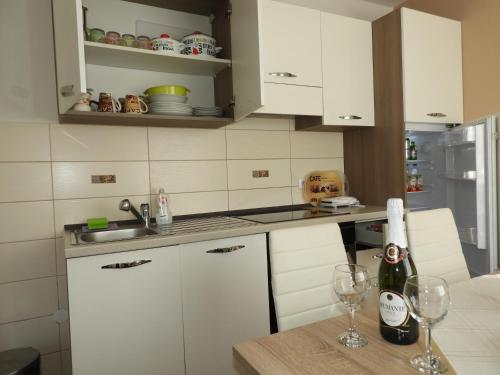 Kuchyň nebo kuchyňský kout v ubytování Apartment Sol Mar