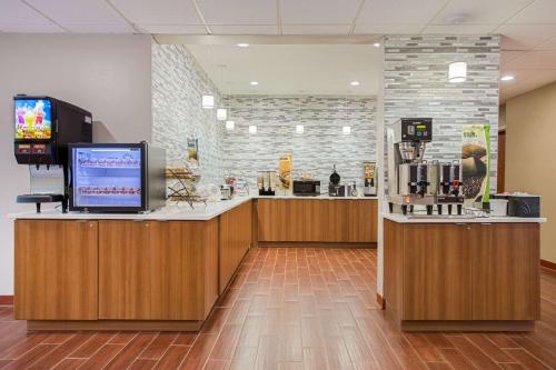 Nápoje v ubytování Microtel Inn & Suites by Wyndham Walterboro