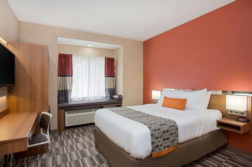 Postel nebo postele na pokoji v ubytování Microtel Inn & Suites by Wyndham Walterboro