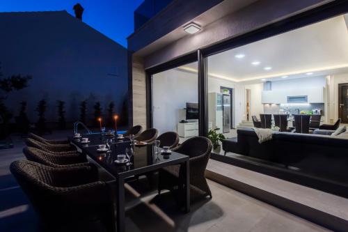 Χώρος καθιστικού στο Villa Eden