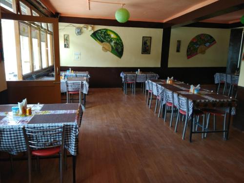 Restaurant ou autre lieu de restauration dans l'établissement TSASKAN hotel