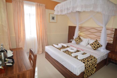 Katil atau katil-katil dalam bilik di Spice Palace Hotel