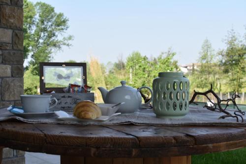 a table with a tea pot and cups on it at Orchidea Del Garda in Peschiera del Garda