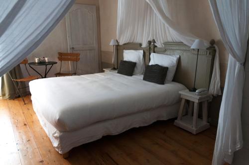 Postelja oz. postelje v sobi nastanitve La Maison Douce