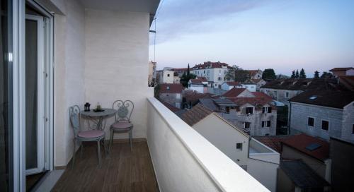 APARTMENTS-LUXURY