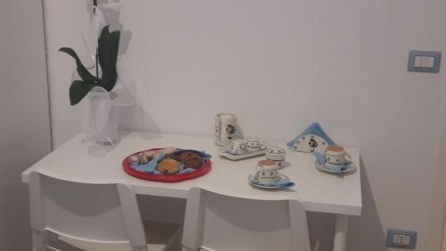 a white table with a baby in a crib at Angela's House in Taranto