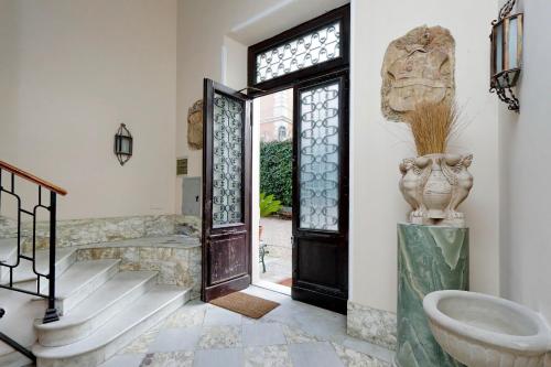 Uma casa de banho em Domus Monamì Luxury Suites