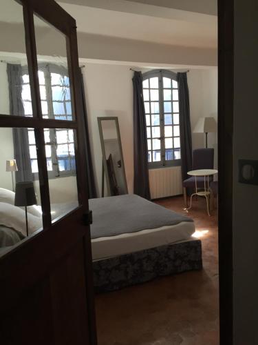 Ліжко або ліжка в номері Le "M" Maison d hôtes