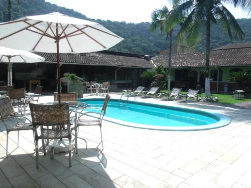 Apart Hotel Guaiúba tesisinde veya buraya yakın yüzme havuzu