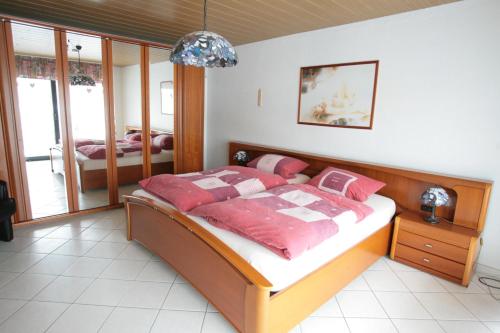 Postel nebo postele na pokoji v ubytování Ferienwohnung Friedsam
