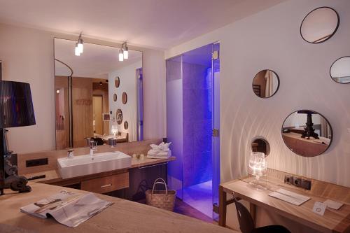 Koupelna v ubytování Amonti Wellnessresort