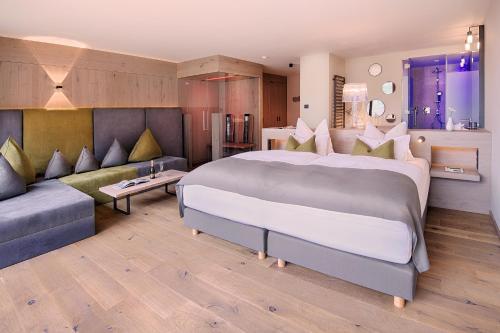 Postel nebo postele na pokoji v ubytování Amonti Wellnessresort