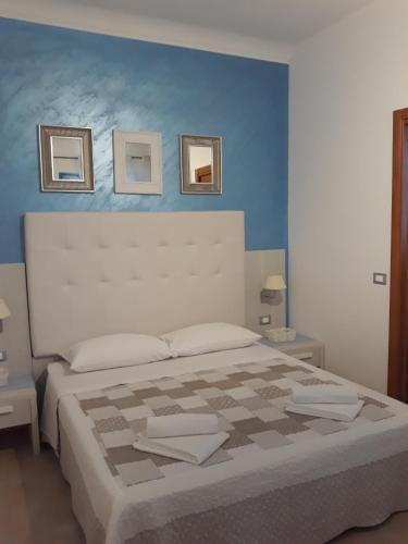 a bedroom with a large bed with a blue wall at Il Sogno in Tollo
