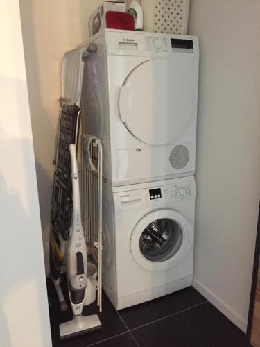 a washer and dryer in a corner of a room at La maison du Lac in Spa