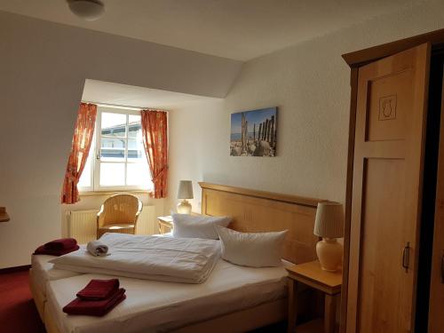 Postel nebo postele na pokoji v ubytování Hotel Alt Wittower Krug