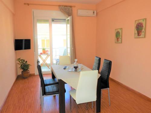 Телевизор и/или развлекательный центр в Apartment Christos Limenaria