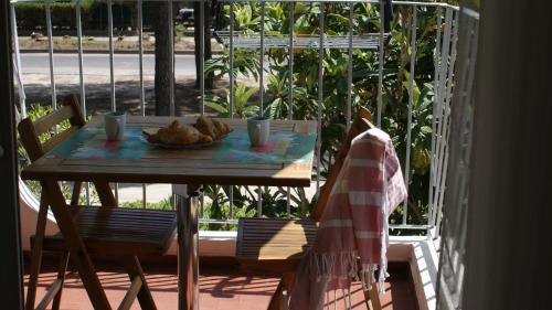 Balkoni atau teres di MES VACANCES A LA MER studio 4 pers, parking privé, wifi, linges fournis, climatisation