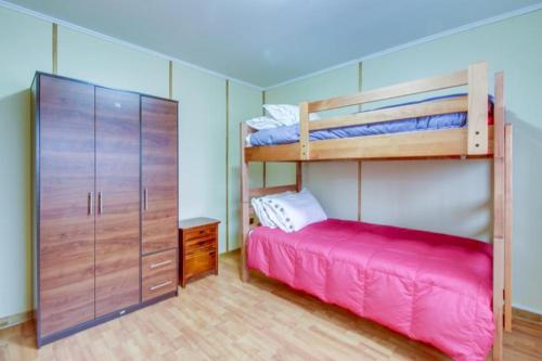Un pat sau paturi într-o cameră la Cabañas Las Heras
