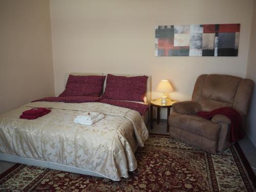 Un pat sau paturi într-o cameră la Apartmán Kamila