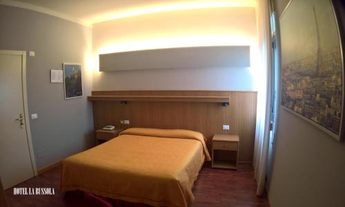 a small bedroom with a bed in a room at Hotel La Bussola in Padenghe sul Garda