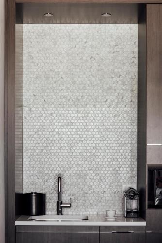 a kitchen with a sink and a tile wall at Entourage sur-le-Lac in Lac-Beauport