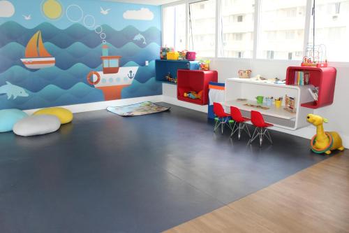 a room with a childs room with a play area at O local para o seu lazer in Santos