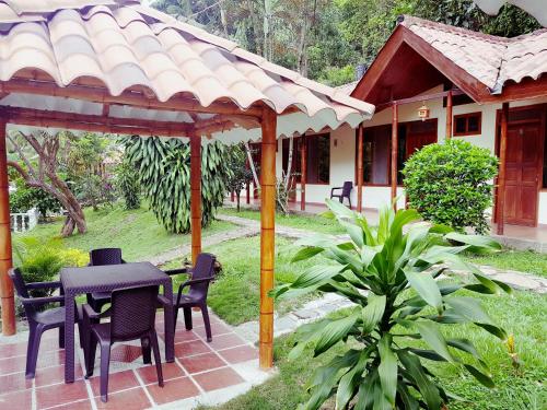 Taman di luar Hotel Campestre La Gaitana