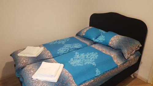 a bed with two towels on top of it at Apartman Košuta 2 in Tjentište