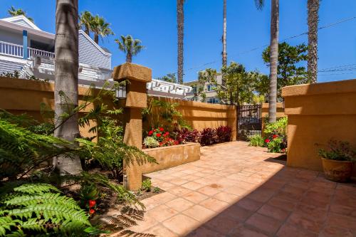 Ocean View Steps to Beach M-C – Photos 5