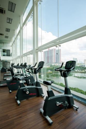 Fitness centrum a/nebo fitness zařízení v ubytování SETAPAK CENTRAL KL-zeta suite by ALOHA