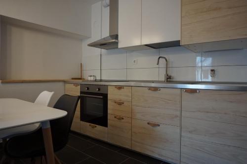 Kitchen o kitchenette sa Corner Apartments