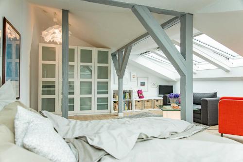 a bedroom with a bed and a living room at Stadtvilla B in Neustadt in Holstein