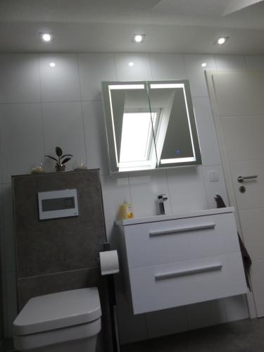 a bathroom with a sink and a toilet and a mirror at Schöne komplette Ferienwohnung in Wesel in Wesel