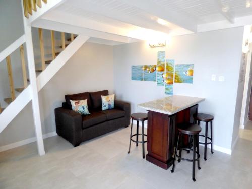 Posezení v ubytování Beach Two Bedroom Loft Suite E29