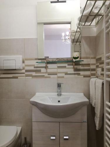 a bathroom with a sink and a mirror at Il viandante in Sulmona