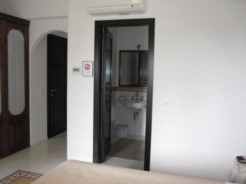 a bathroom with a sink and a mirror in a room at Hotel Santa Marina Antica Foresteria in Santa Marina Salina