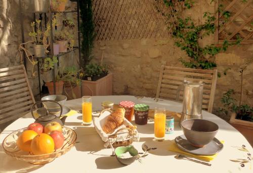 Možnosti raňajok pre hostí v ubytovaní La Colline Bleue