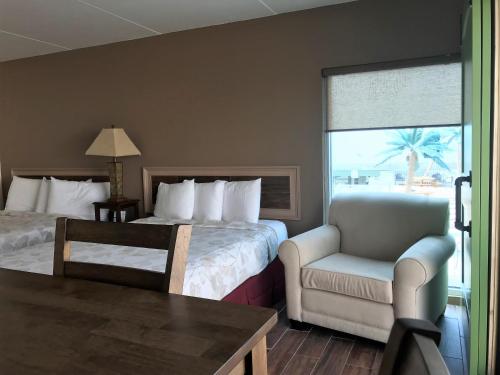 Кровать или кровати в номере Ala Moana Motel & Suites
