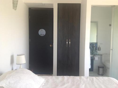 Ένα ή περισσότερα κρεβάτια σε δωμάτιο στο Lili House